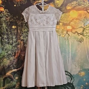 EUC Dorissa SZ 8 White Floral Lace Kids Formal Dress With Lace And Pearls